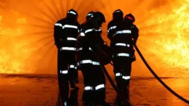 Timișoara: Incendiu puternic la o hală de mase plastice