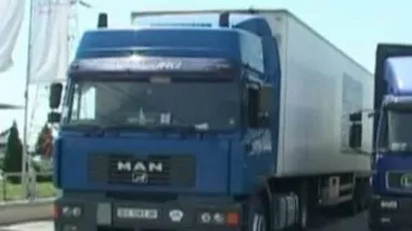 Zeci de tiruri au rămas blocate la una din ieşirile din Galaţi, după ce CNADNR a impus restricții din cauza caniculei