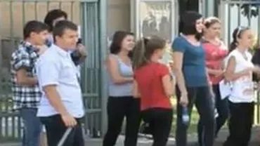 Protest la Ministerul Educației, faţă de baremul la Limba română. Liviu Pop: Singura cale legală, contestaţia
