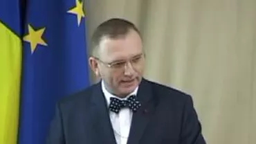 Decanul Facultății de Drept din București și-a dat demisia, după ce s-a decis ca plagiatul lui Ponta să nu fie analizat