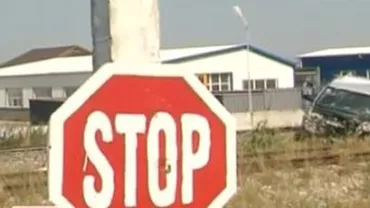 O mașină a fost lovită de un tren în județul Sibiu: Două persoane au fost rănite