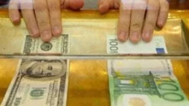 Cursul valutar ar mai putea creşte cu 10% dacă se ajunge la referendum, spun dealerii