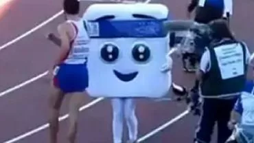 Un campion european a bruscat o mascotă, la finalul cursei de 3.000 de metri de la Helsinki (VIDEO)