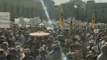 Miting-ul PDL din Piața Revoluției: Mii de persoane manifestează împotriva USL. Blaga: "Ponta este sclavul lui Antonescu și Voiculescu"