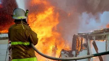 București: Un incendiu a izbucnit la o fabrică de confecții