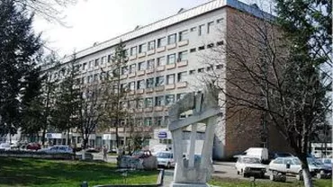 Un tânăr internat la secția de psihiatrie a spitalului din Bistrița s-a urcat pe acoperișul clădirii