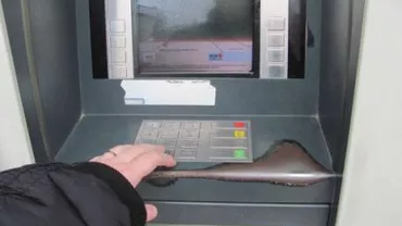 Iași: Doi tineri au încercat să fure bani din peste 20 de bancomate. Se pare că cei doi fac parte dintr-o bandă organizată