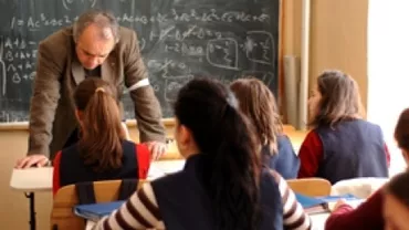 Patru profesori, acuzați că au primit mită de la elevi în timpul bacalaureatului