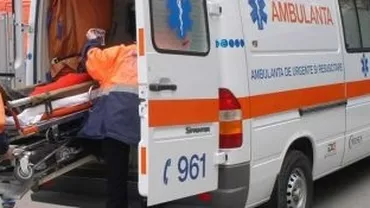 Grav accident în Timiș: Opt persoane au fost rănite, după ce un autocar s-a ciocnit cu o cisternă. Scurgeri de motorină și trafic blocat