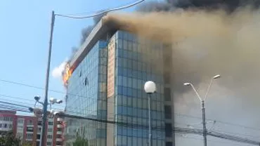 Incendiu puternic în Capitală: O clădire din Militari a fost cuprinsă de flăcări. Proprietarul este un om de afaceri irakian (VIDEO)