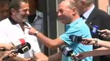 Băsescu a primit la sediul de campanie un grup de foști colegi de la Institutul de Marină