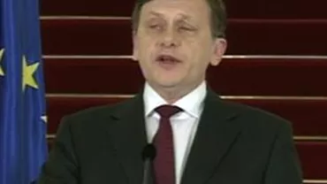 Antonescu: Legiuitorul nu e Curtea Constituțională, ci Parlamentul. Legislativul și Executivul nu au fost suspendate