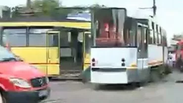 Primăria Capitalei: „În accidentul din Rahova au fost implicate trei tramvaie. Unul l-a produs, altul l-a agravat”