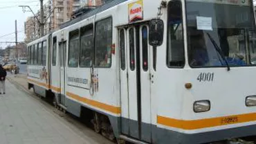 Zeci de tramvaie blocate timp de mai bine de o oră în Capitală, după ce două mașini s-au ciocnit pe Bulevardul Timișoara