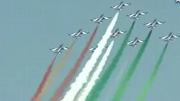 Acrobații în aer și explozii de culori, la cel mai mare show aviatic din România (VIDEO)