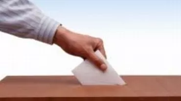 Prezenţa la referendum, avantaj la angajare: Candidaţii trebuie să fie sociabili, nefumători şi votanţi (FOTO)