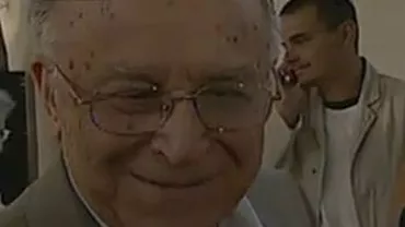 Ion Iliescu, la referendum: „Am votat să se limpezească apele.” Fostul președinte s-a întâlnit la urne cu Dana Năstase