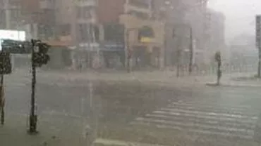 Furtuni cu grindină și intensificări ale vântului, așteptate pentru acest week-end