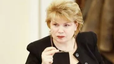 Mona Pivniceru, după ce a fost surprinsă în mașina lui Adrian Năstase: "Nu renunț la ministeriat. Nu toți suntem șantajabili"