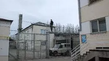 Un deţinut de la Penitenciarul Bacău a evadat în timpul unor lucrări în Moinești