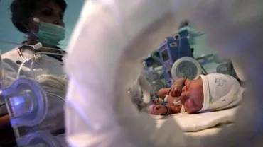 Caz înfiorător la Iași: Bebeluș, născut cu o “coadă” de 14 centimetri