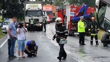 Trafic blocat în județul Mureș, pe drumul european E 60. Cinci persoane au murit într-un accident rutier