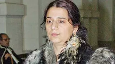 Vrăjitoarea Vanessa, arestată pentru escrocarea și șantajarea Oanei Zăvoranu, va fi cercetată în libertate