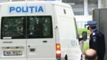București: Cinci persoane, reţinute pentru că au bătut un poliţist cu bâte şi sticle sparte