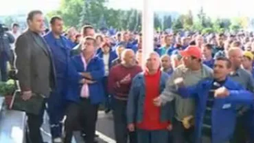 Proteste la Oltchim și Arpechim: Sute de angajați cer repornirea Combinatului și plata salariilor restante