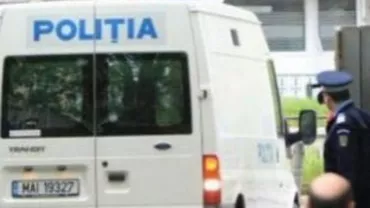 Copilul din judeţul Gorj, dispărut sâmbătă seară de acasă, a fost găsit de poliţişti într-o pădure