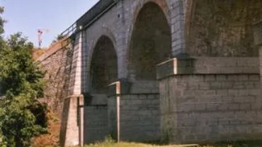 Crimă în Caraș-Severin. O minoră a fost ucisă, iar sora sa se află în spital, grav rănită