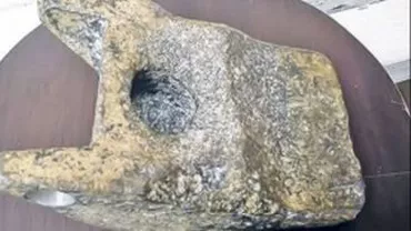 Hunedoara: Un monument funerar roman, vechi de 2.000 de ani, a fost recuperat din râul Mureş