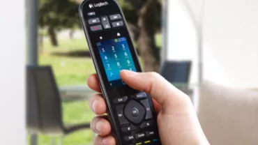 Logitech a lansat Harmony Touch, telecomanda universală cu touchscreen