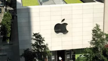 Cum s-a descurcat Apple în primul an fără Steve Jobs la conducere