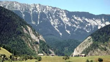 O alpinistă ce se afla în masivul Bucegi a murit după ce a căzut într-o râpă de la 2.200 metri altitudine
