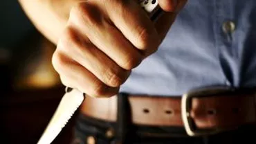 Argeș: Un elev de 14 ani a fost înjunghiat în spate și în burtă de un tânăr de 16 ani