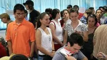 Peste 100.000 de locuri de muncă s-au creat în primele opt luni. Economia mai are de recuperat alte 510.000