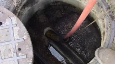 Fetița de 5 ani care a căzut într-o canalizare din Medgidia a fost scoasă, fără să fie rănită