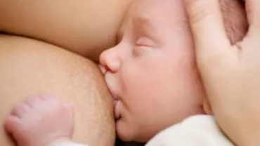 Tragedie în județul Vaslui: Un bebeluș de o lună a murit înecat cu laptele matern