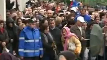 Peste 100.000 de credincioși s-au rugat la moaștele sfinţilor de la Catedrala Patriarhală