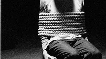 Cei doi români reținuți de persoane fizice în India au fost aduși în țară