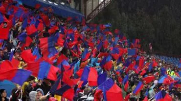 Opt suporteri stelişti au fost reţinuţi de jandarmi, înaintea meciului cu Dinamo