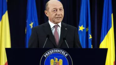 Traian Băsescu susține o declarație de presă înaintea intervenției premierului în Parlament