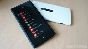 Nokia Lumia 920 și HTC 8X cu Windows Phone 8 se confruntă cu reporniri aleatorii