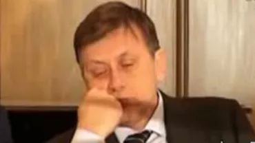Crin Antonescu a ațipit în timpul unui discurs electoral al colegului său, Victor Ponta (VIDEO)