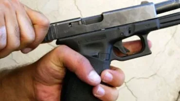 Un bărbat împuşcat, găsit de Poliţie într-o maşină aflată în sectorul 3 din Capitală