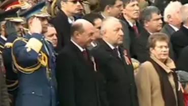 Scandări anti-prezidențiale înaintea paradei militare și în timpul intonării imnului la Arcul de Triumf