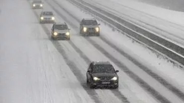 Circulaţie îngreunată de zăpadă în Pasul Tihuţa şi pe alte drumuri din nordul judeţului Bistrița-Năsăud