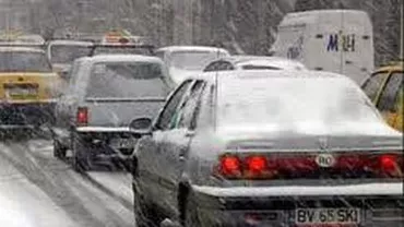 Trafic îngreunat de zăpadă pe mai multe drumuri naționale