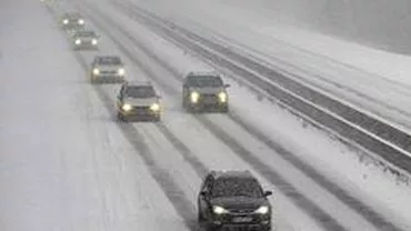 Trafic rutier îngreunat pe A1, după ce un tir a derapat din cauza zăpezii